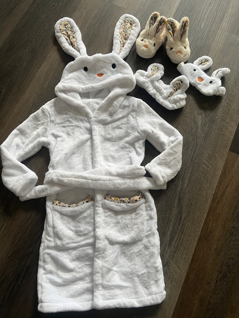 (12) NWT kids bunny robe with accessories